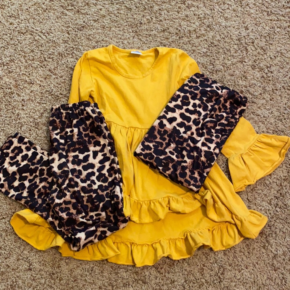 Boutique style set with scarf